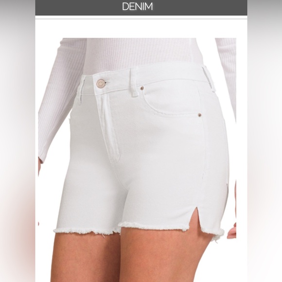 NWT Zenana White Denim Washed Frayed Cut Off Shorts - Picture 2 of 2